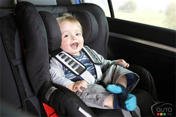 Trẻ em có thể chết vi sốc nhiệt trên xe ô tô
